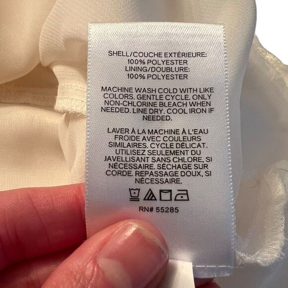 Express off white floral patterned Blouse. Size medium - Picture 4 of 6